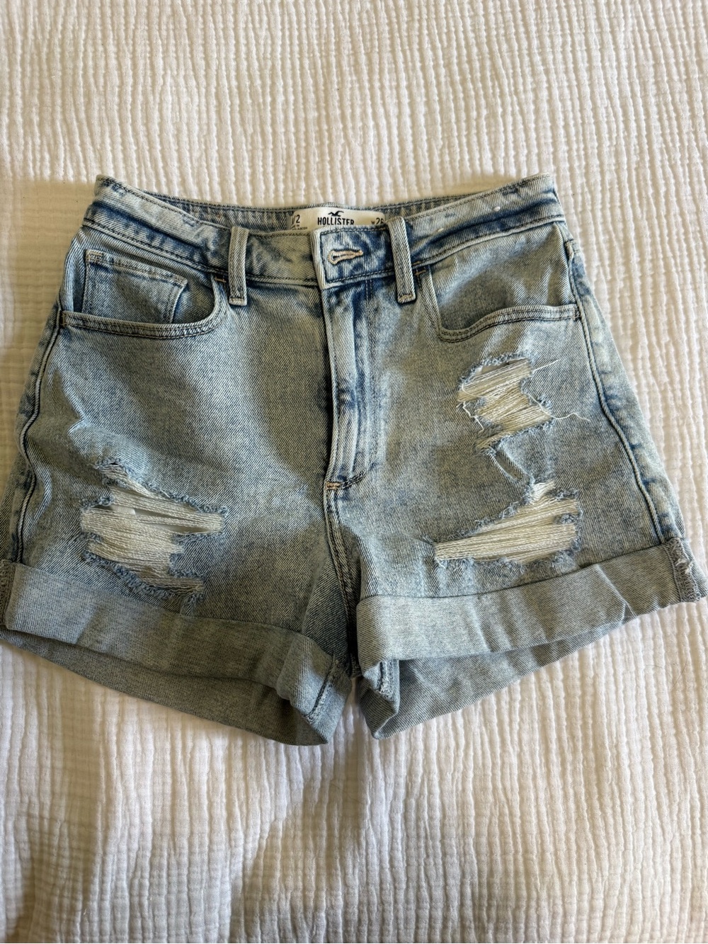 Hollister Curvy High-Rise Light Wash Distressed Denim Roll-Hem Shorts 3”